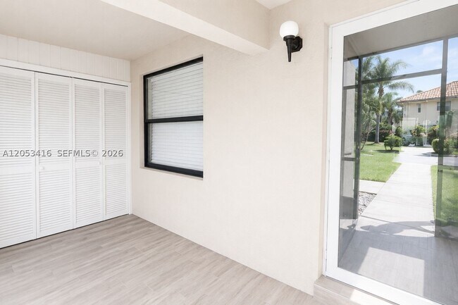 Foto del edificio - 7161 Golf Colony Ct