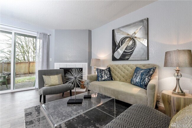 Building Photo - Remodeled 2 Bedroom Condo in Education Hill