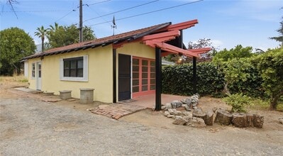 Building Photo - 607 Hacienda Dr