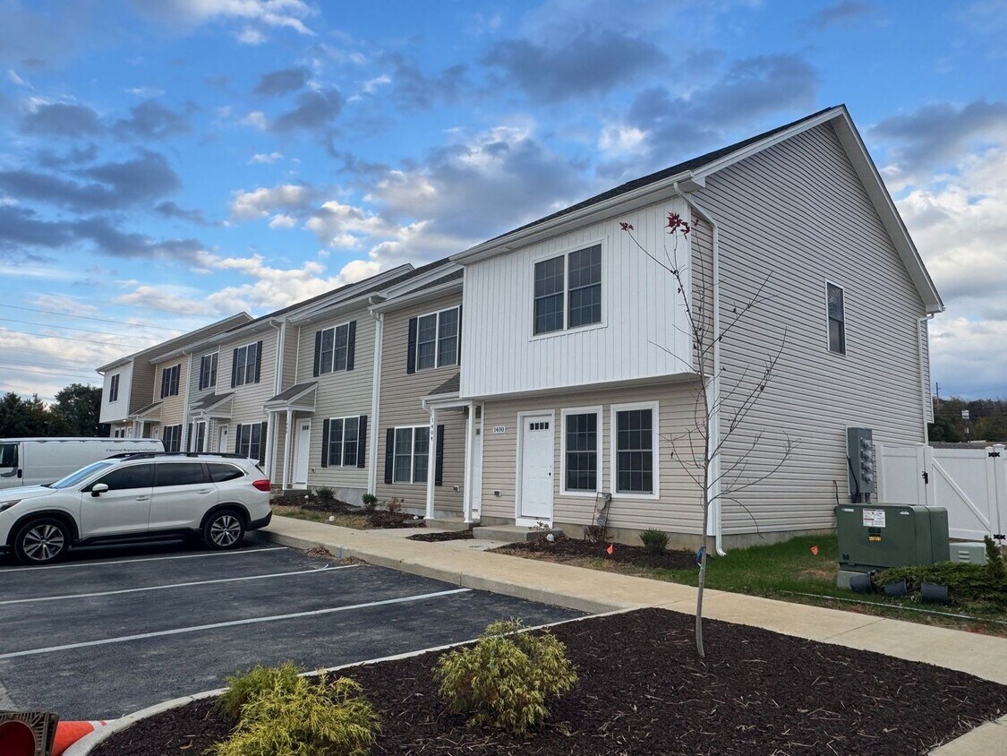 Primary Photo - BRAND NEW HOME! 2 Suites with private baths