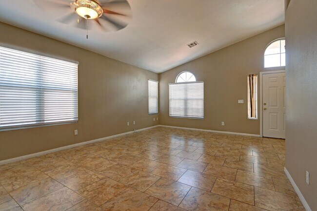 Building Photo - WONDERFUL HOME LOCATED IN DESIRABLE NORTH ...