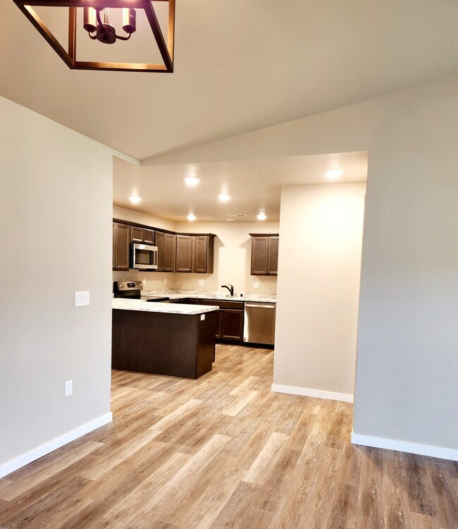 Building Photo - 105 Nieson St