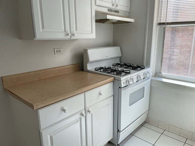 Kitchen - 806 Seward St