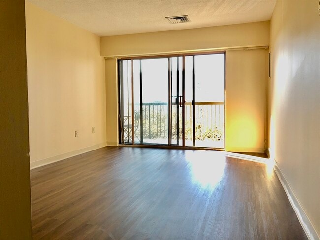 Foto del edificio - 133 Commander Shea Blvd