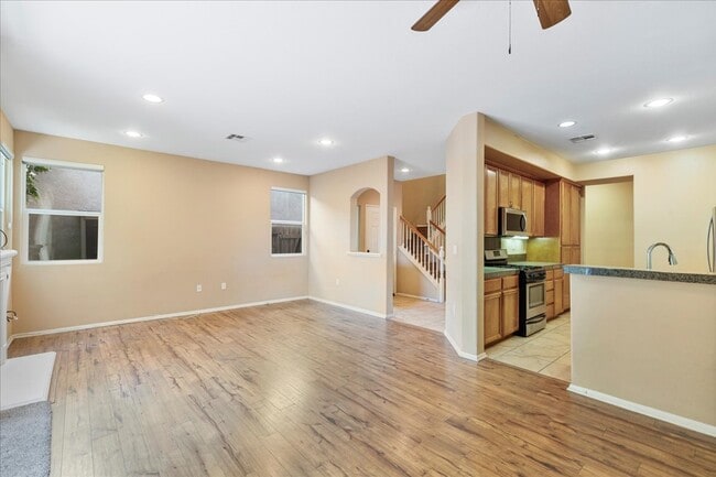 Building Photo - 14932 Isamar Ln