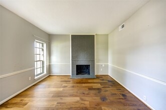 Building Photo - 940 Wycliffe Dr