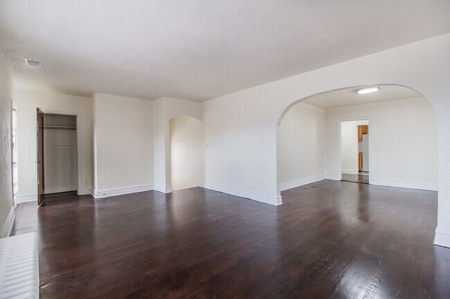 Building Photo - 7120 Dartmouth Ave