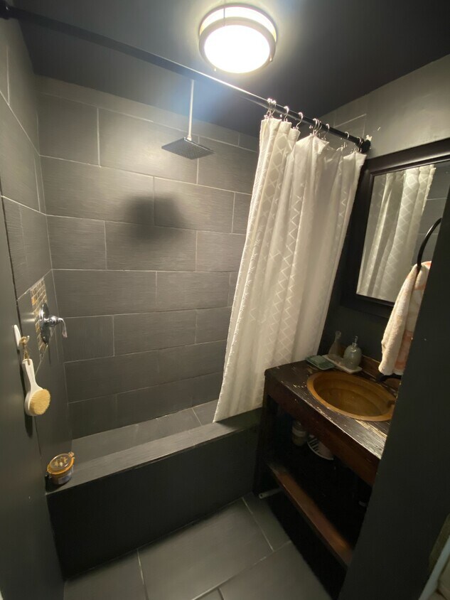 Foto del edificio - 2512 Hollyridge Dr