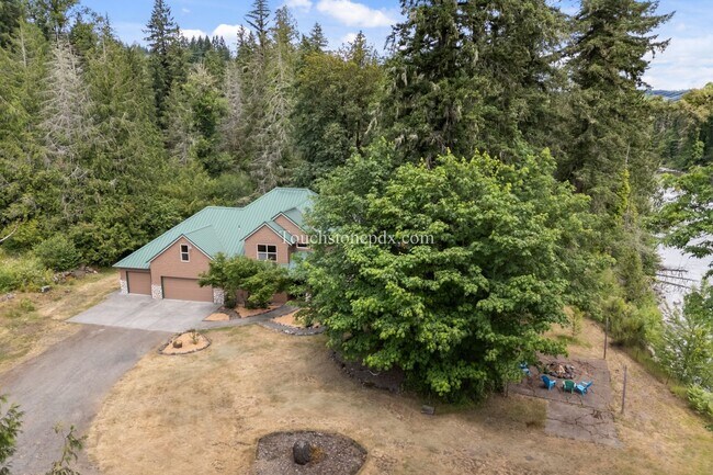 Building Photo - Scenic 3BD|3BA Alongside the Sandy River
