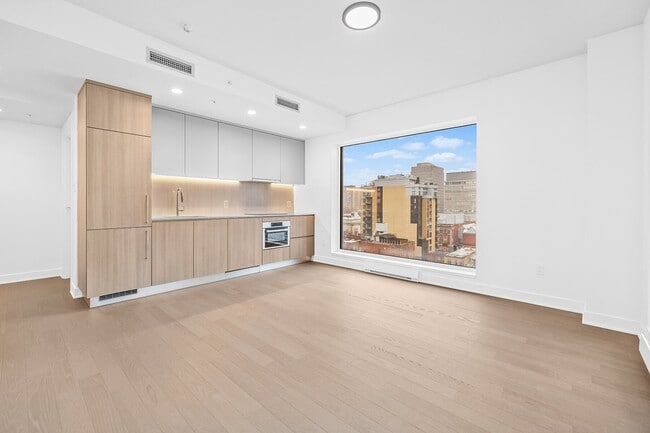 Building Photo - 1518 Rue Sherbrooke O