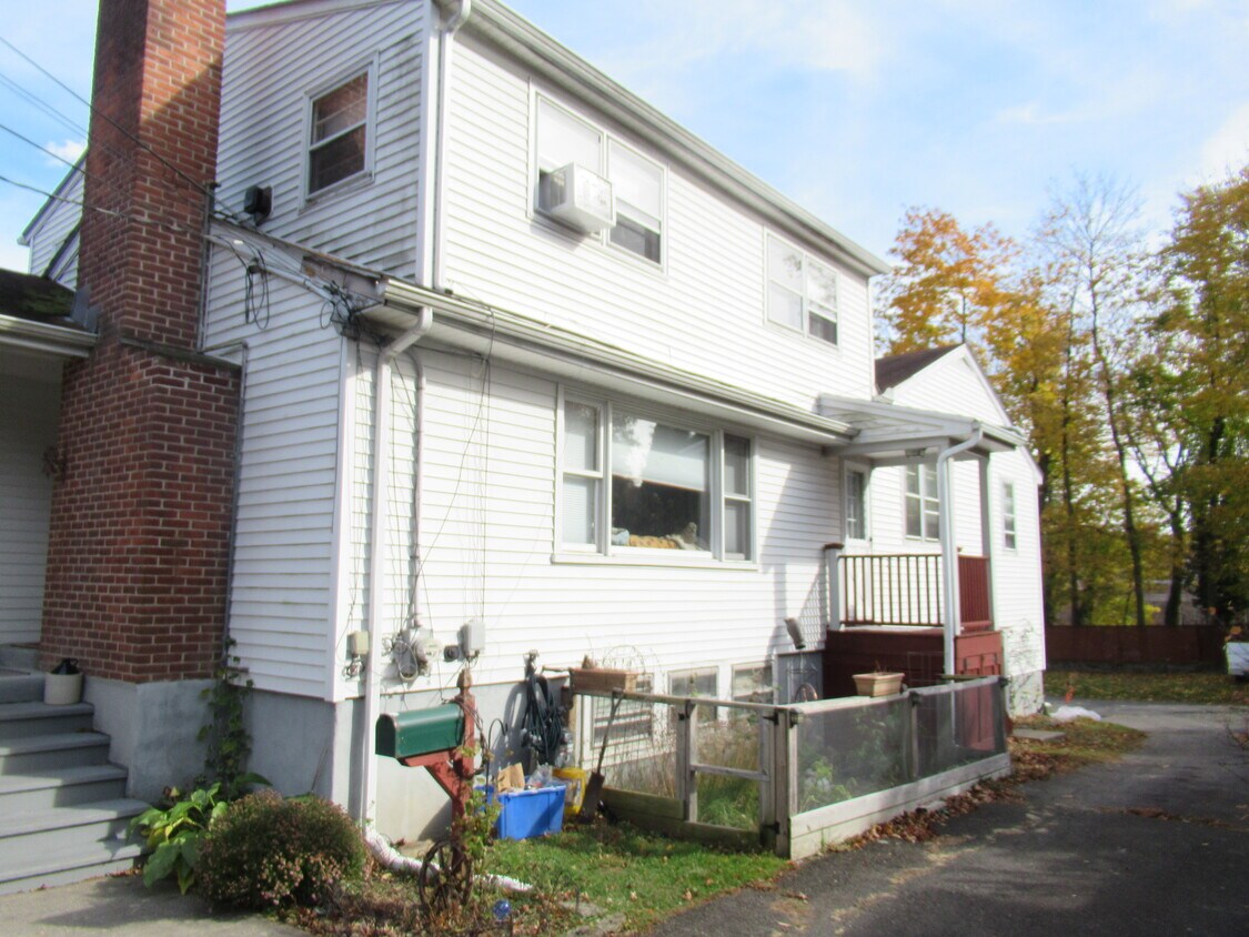 Foto principal - 255 Fairfield Woods Rd