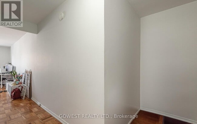 Building Photo - 205 Keele St