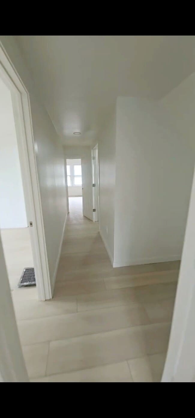 Building Photo - 311 Hilton Pl