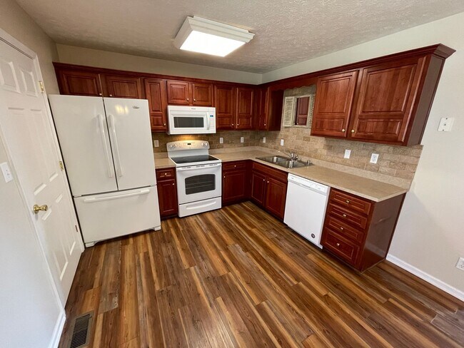 Building Photo - Nice 3 Bedroom Home For Rent