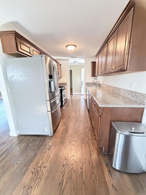 Building Photo - 806 Fairway Ct