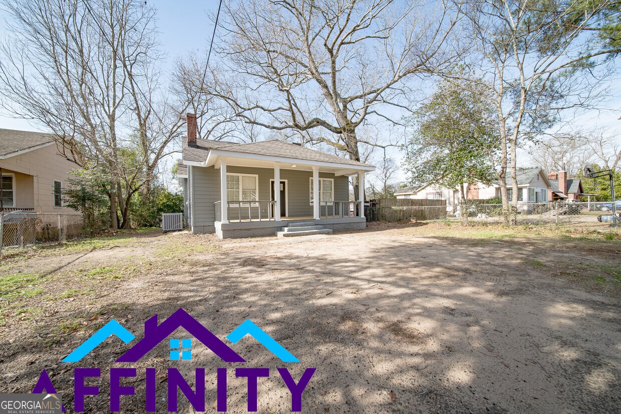 Primary Photo - 2334 Huggins St