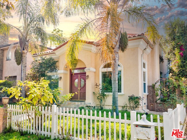 Foto del edificio - 12219 Darlington Ave