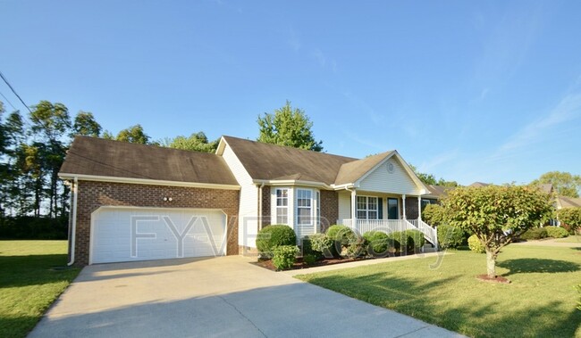Building Photo - 510 Summit Way