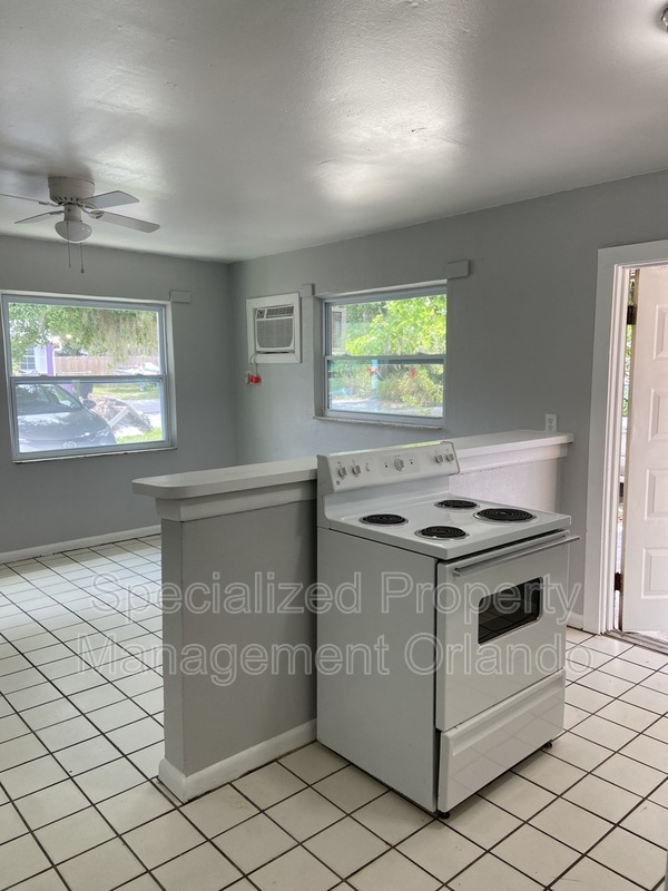 Building Photo - 1033 Bentley St