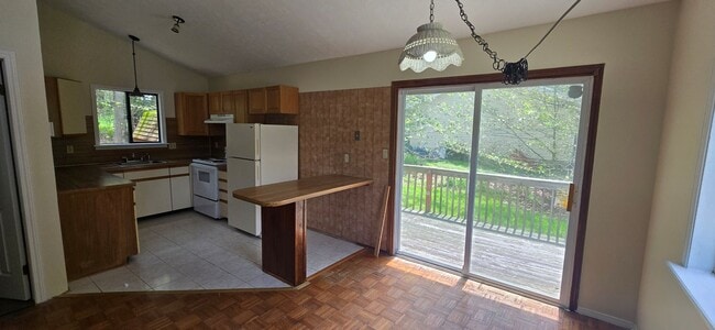 Building Photo - 3 Bedroom 1 Bath Contemporary in Amenity F...