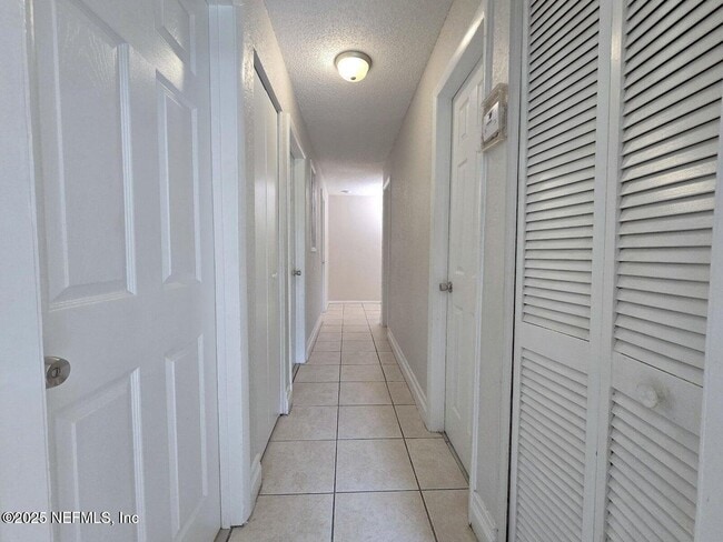 Foto del edificio - 9614 Flechette Ave