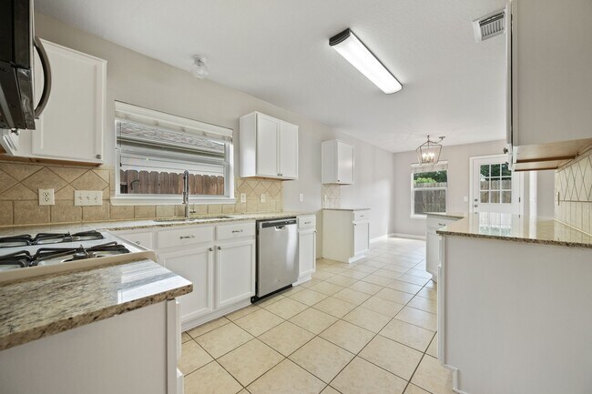 Foto del edificio - 2851 Sandberry Dr