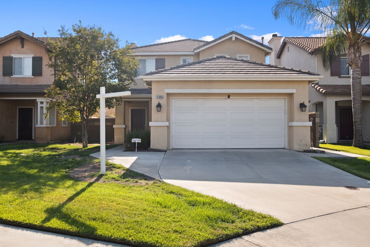 Foto principal - Gorgeous 3 Bedroom | 2.5 Bath