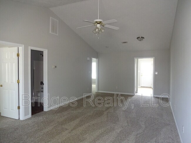 Building Photo - 539 Edgecliff Ln