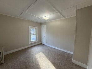 Building Photo - 35 Pleasant St