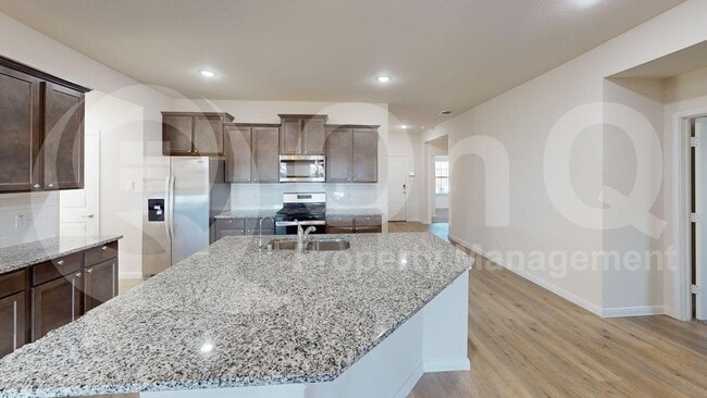 Building Photo - 903 Emerald Gate Dr