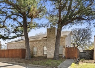 Building Photo - 2002 Minnie Dr