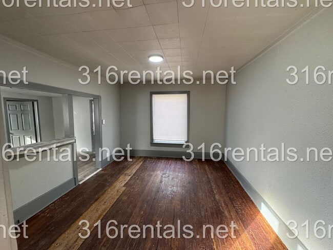 Foto del edificio - $1100 - 3 bed 1 bath - Single Family Home