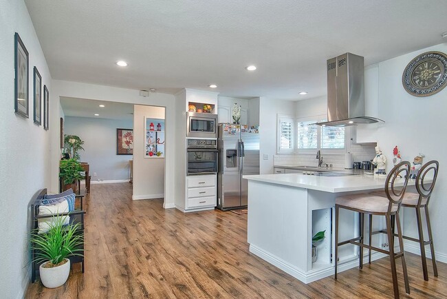Building Photo - 915 Oak Ridge Dr