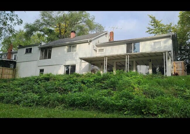 Foto del edificio - 6015 N River Rd