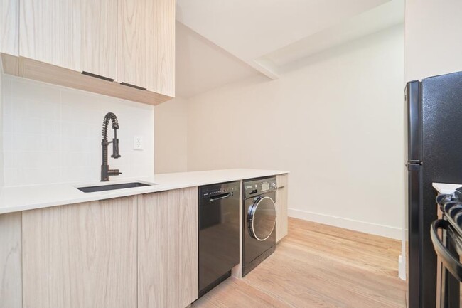 Building Photo - 2 bedroom in New York NY 10003