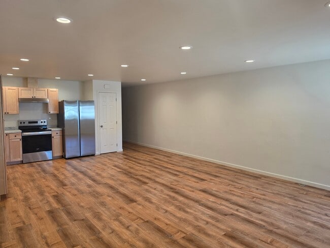 Building Photo - 376 Harriet St