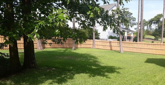 Foto del edificio - Discover this spacious 5-bedroom, 3.5-bath home in Elgin, SC ~ Available July 2026!