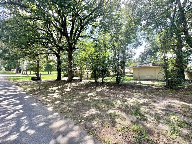 Foto del edificio - COMING SOON! 3 Bedroom 2 Bath in Flint!