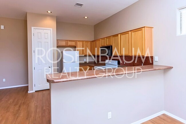 Foto del edificio - Beautiful 3-bedrooms, 2-baths home tucked ...
