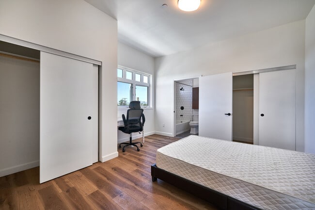 Foto del edificio - 2600 S Catalina St