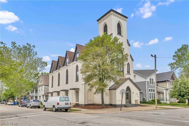 Foto del edificio - 2130 W 42nd St