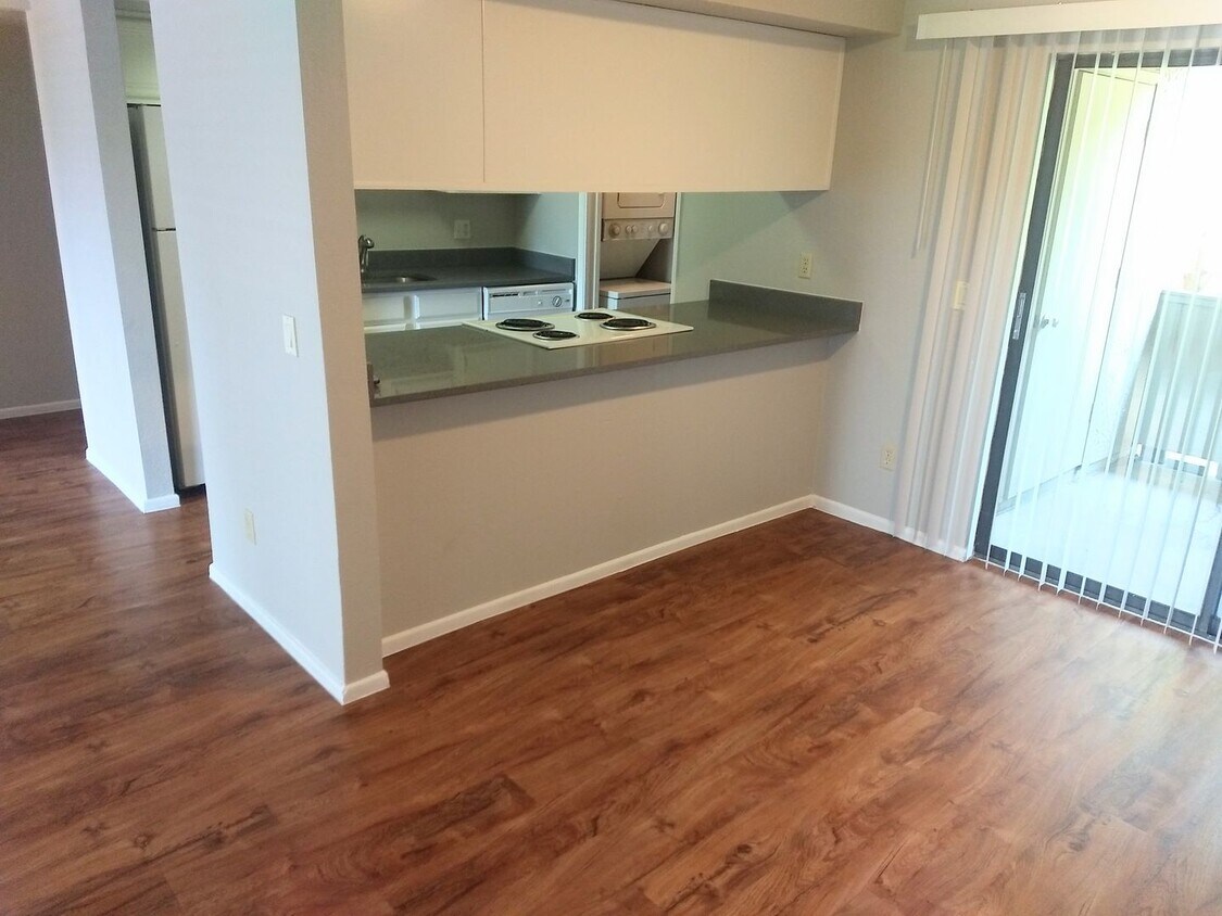 Foto principal - Spacious Two Bedroom Two Bathroom Condo