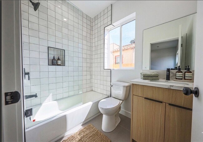 Foto del edificio - 2012 S Dunsmuir Ave