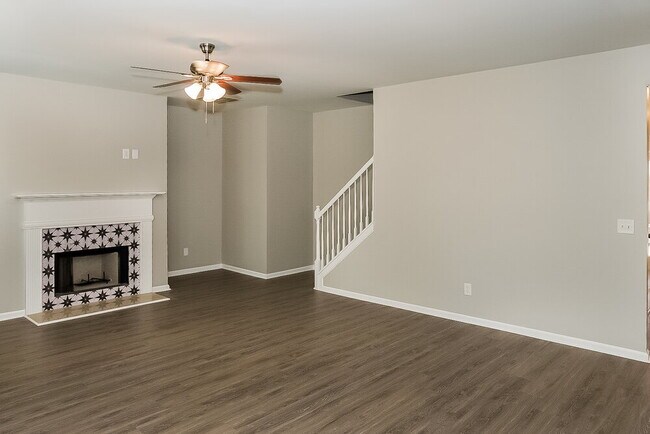 Building Photo - 119 Crescent Brook Crossing