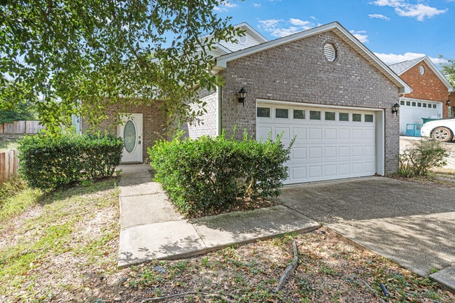 Building Photo - 2496 Lakeview Dr S