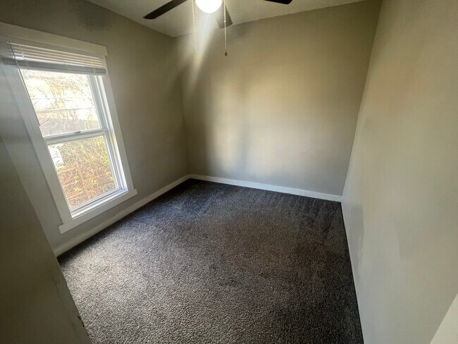 Building Photo - 816 Lorain Ave