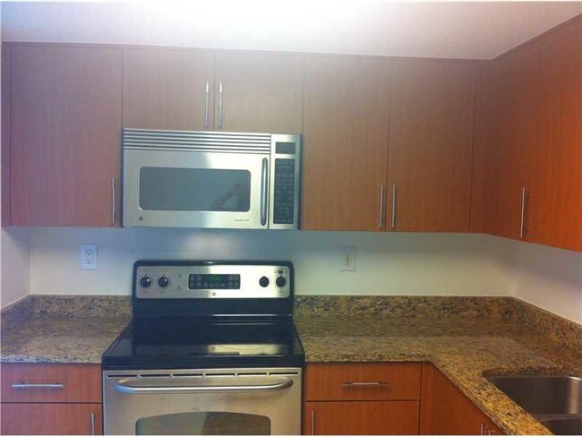 Foto del edificio - 3300 NE 192nd St