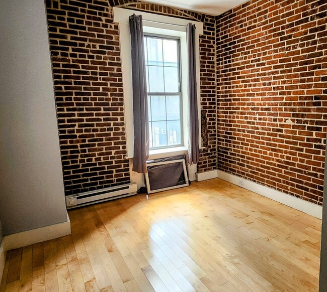 Foto del edificio - 349 E 52nd St
