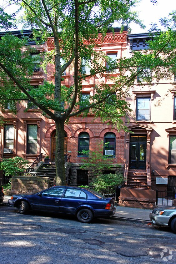 Primary Photo - 224 17th St