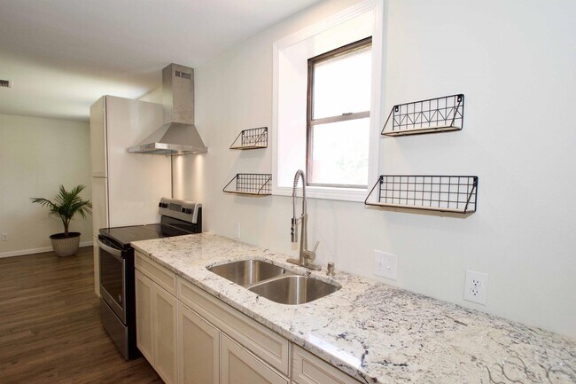 Foto del edificio - 84 Willowbrook Ct